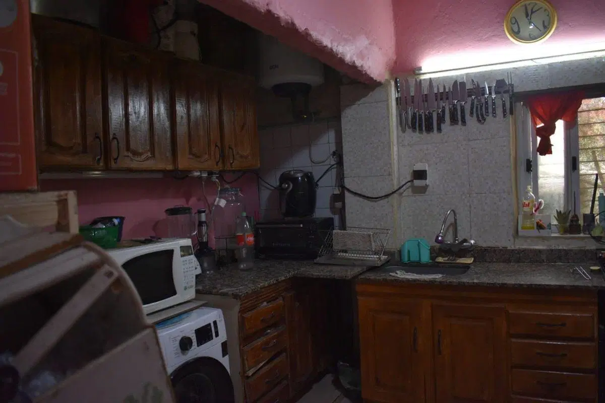 SE VENDE CASA CON LOCAL EN MERLO 3