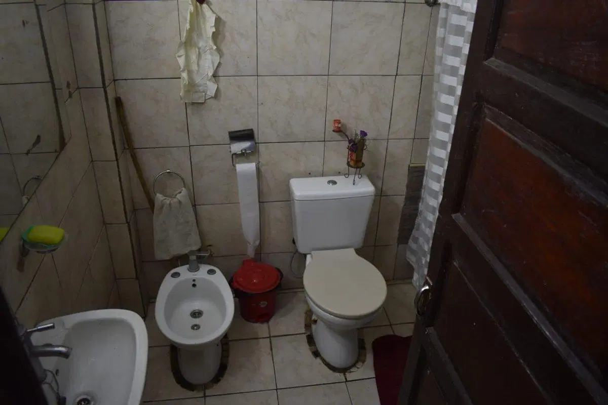 SE VENDE CASA CON LOCAL EN MERLO 4