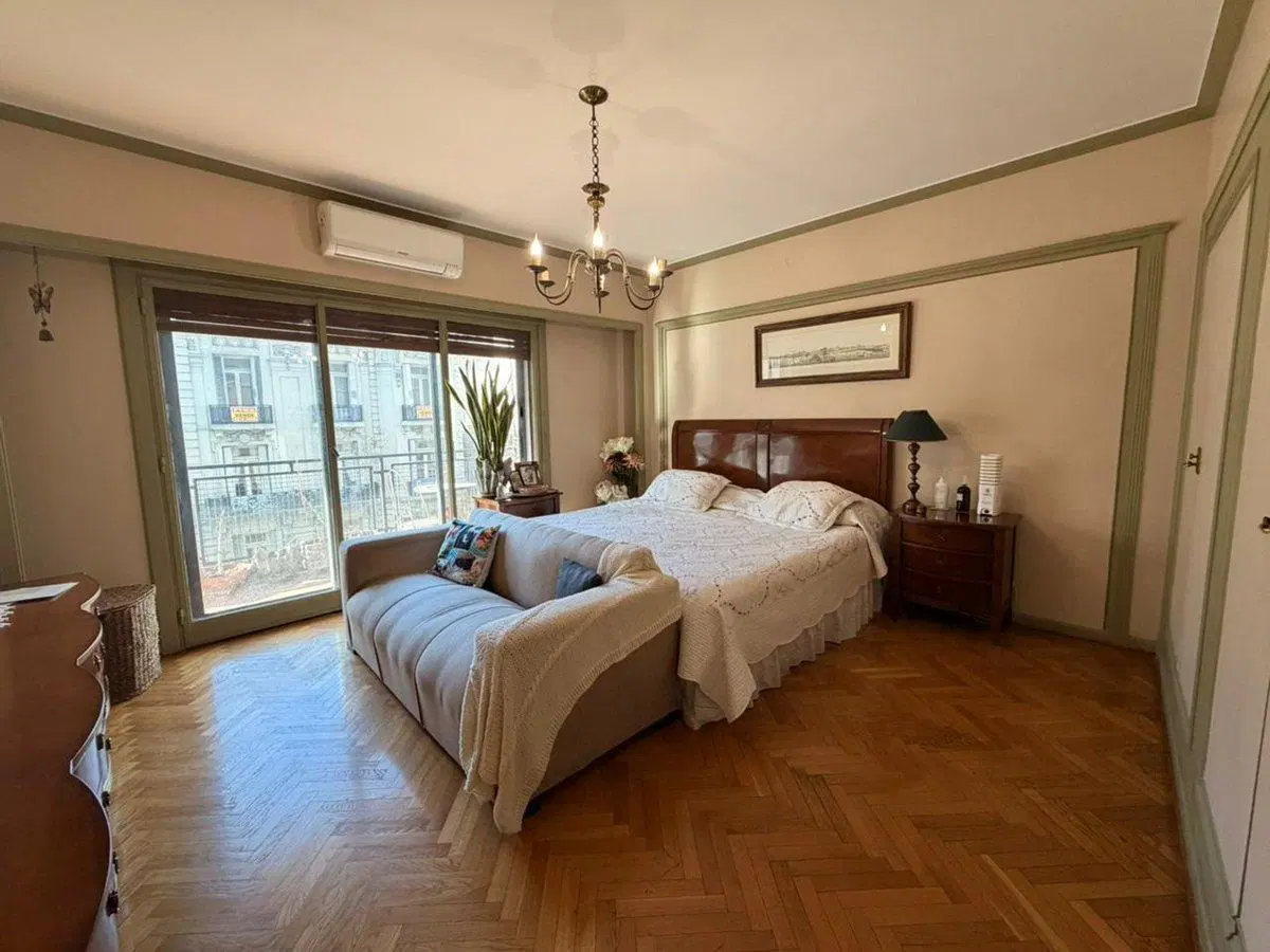 Venta departamento de categoría Recoleta 3