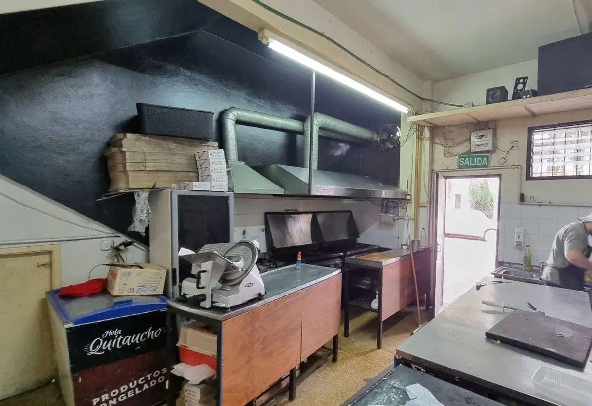 Dos Locales en Venta, uno gastronomico en Beccar 5