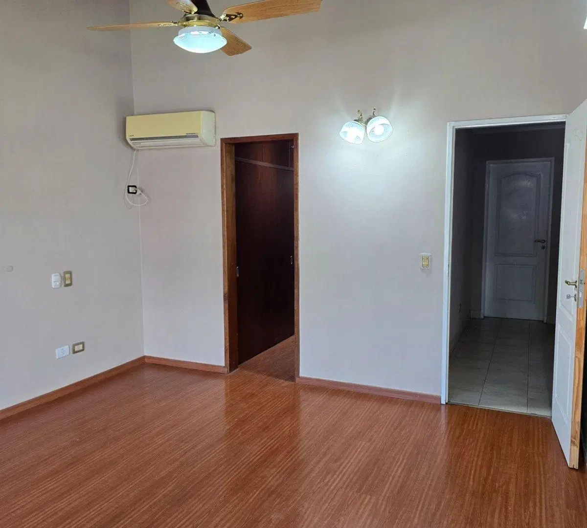 VENTA CASA 3 DORMITORIOS, PARQUE QUINCHO PARRILLA 4