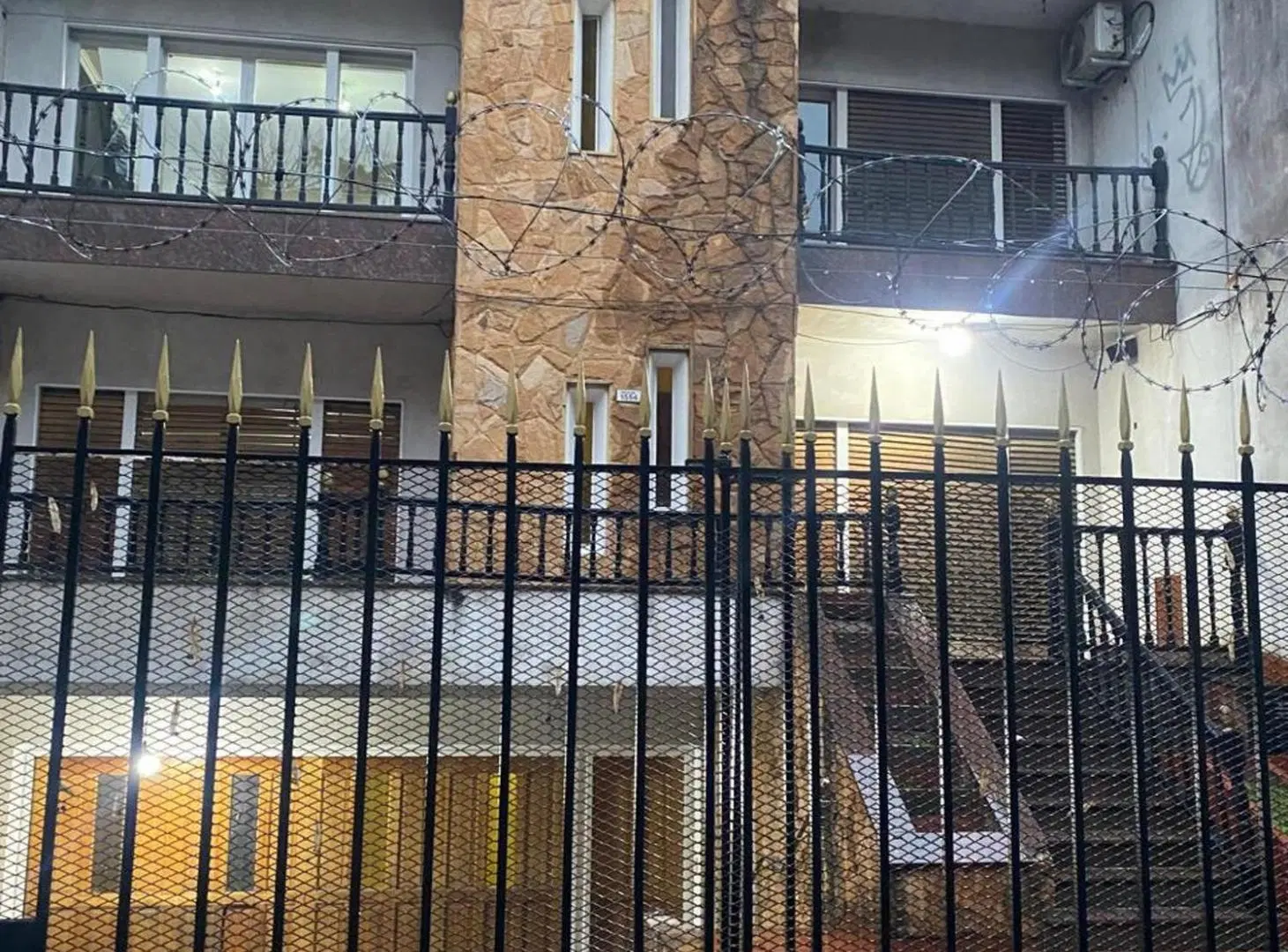 CASA EN VENTA 7 AMBIENTES EN FLORESTA 2
