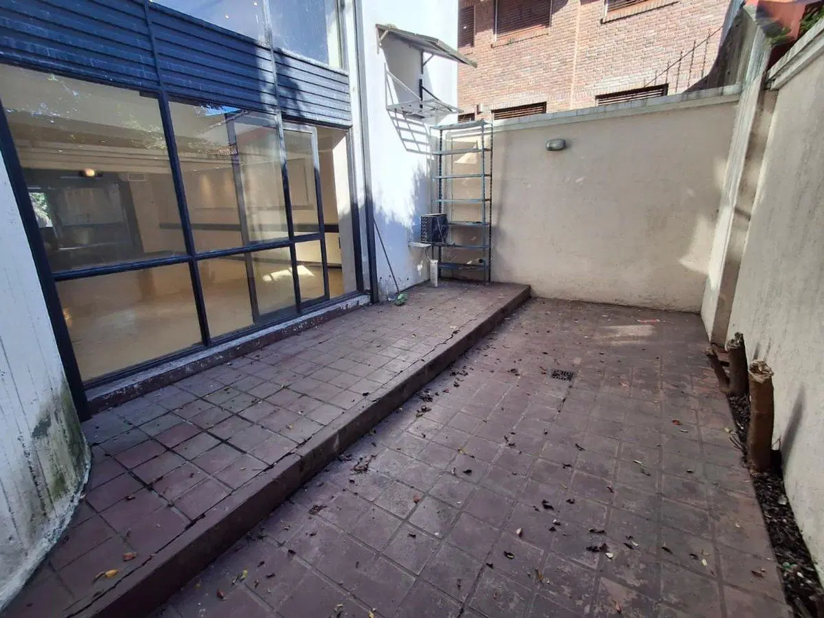 Venta local 390 mts2 en Punta Chica Victoria 5
