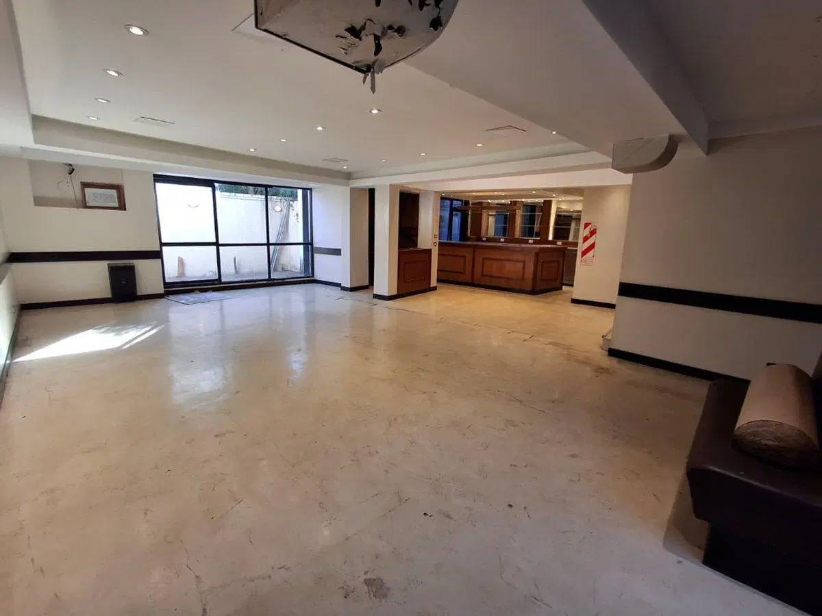 Venta local 390 mts2 en Punta Chica Victoria 4
