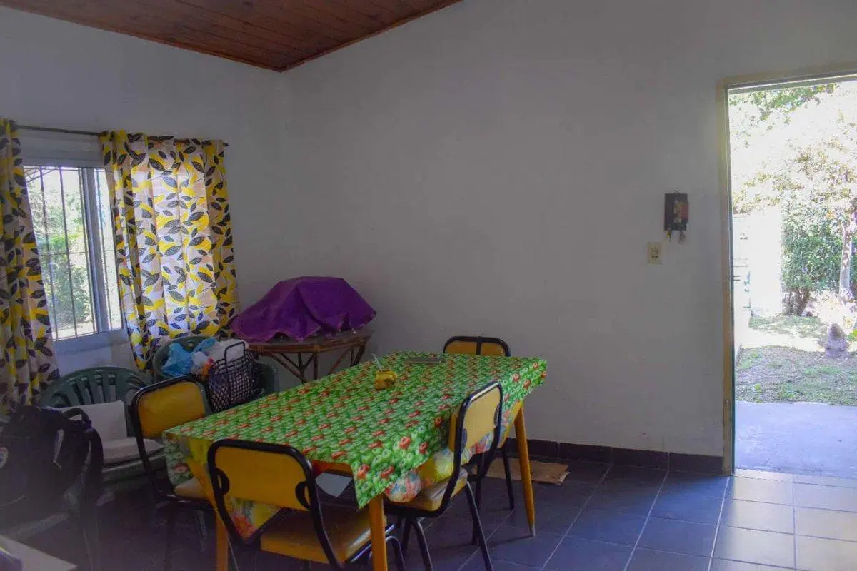 VENTA CASA CON PILETA EN MORENO 5