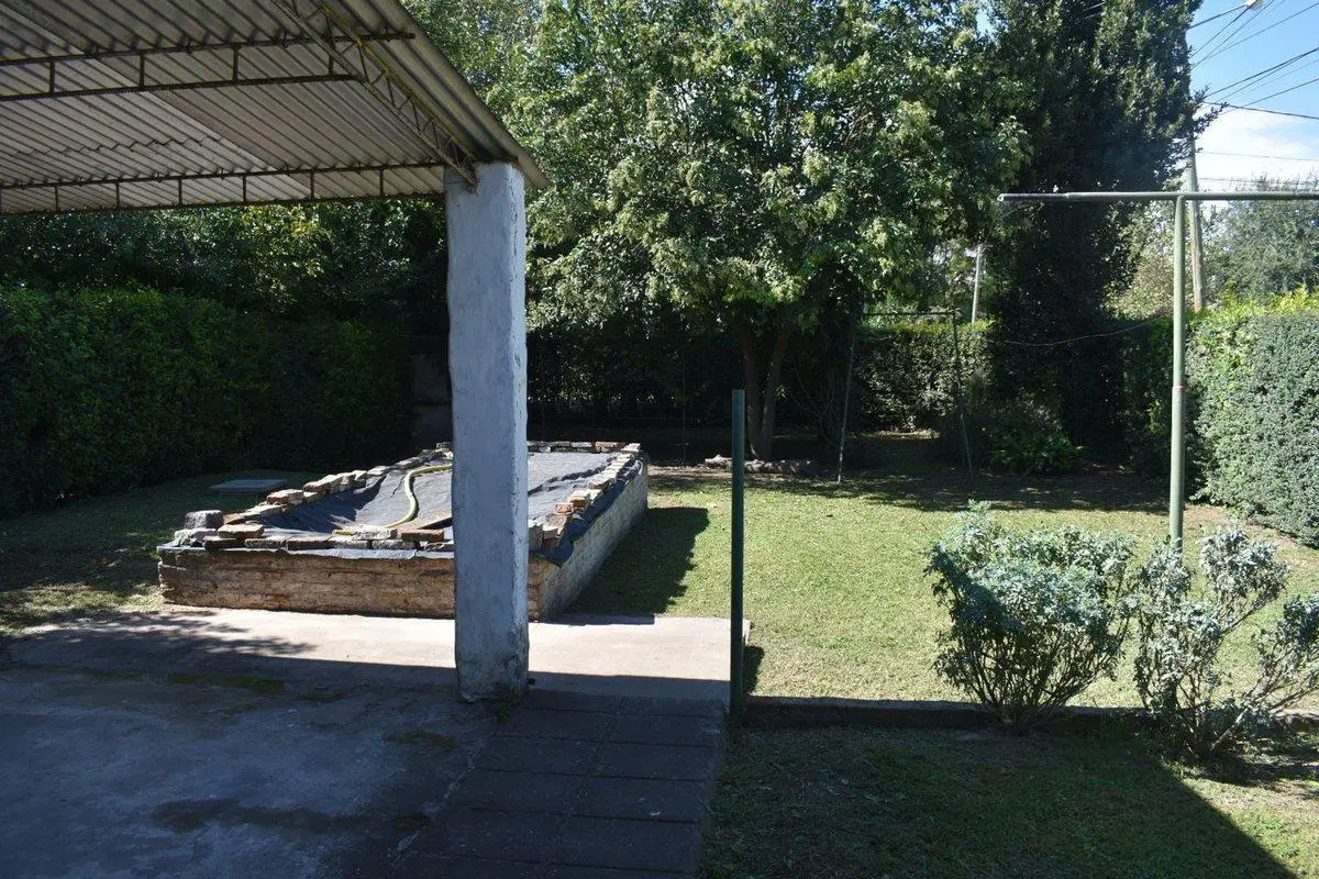 VENTA CASA CON PILETA EN MORENO 3