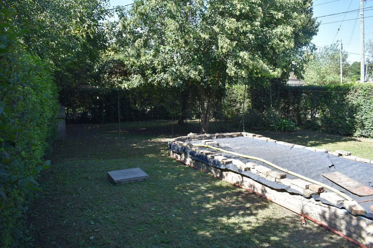 VENTA CASA CON PILETA EN MORENO 2