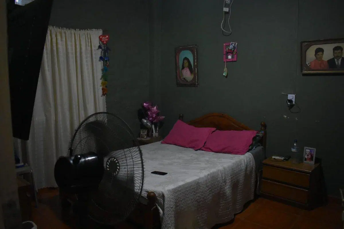 SE VENDE CASA CON LOCAL EN MERLO 4