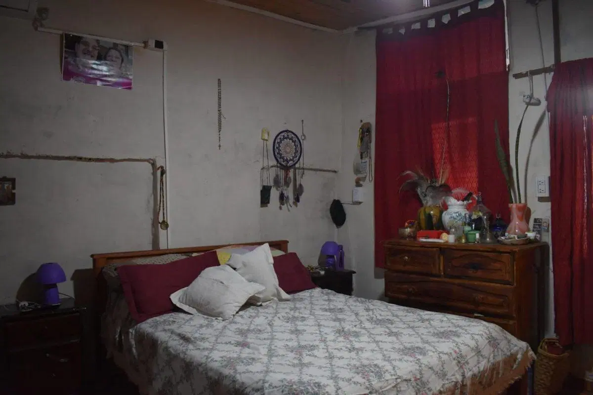 SE VENDE CASA CON LOCAL EN MERLO 8