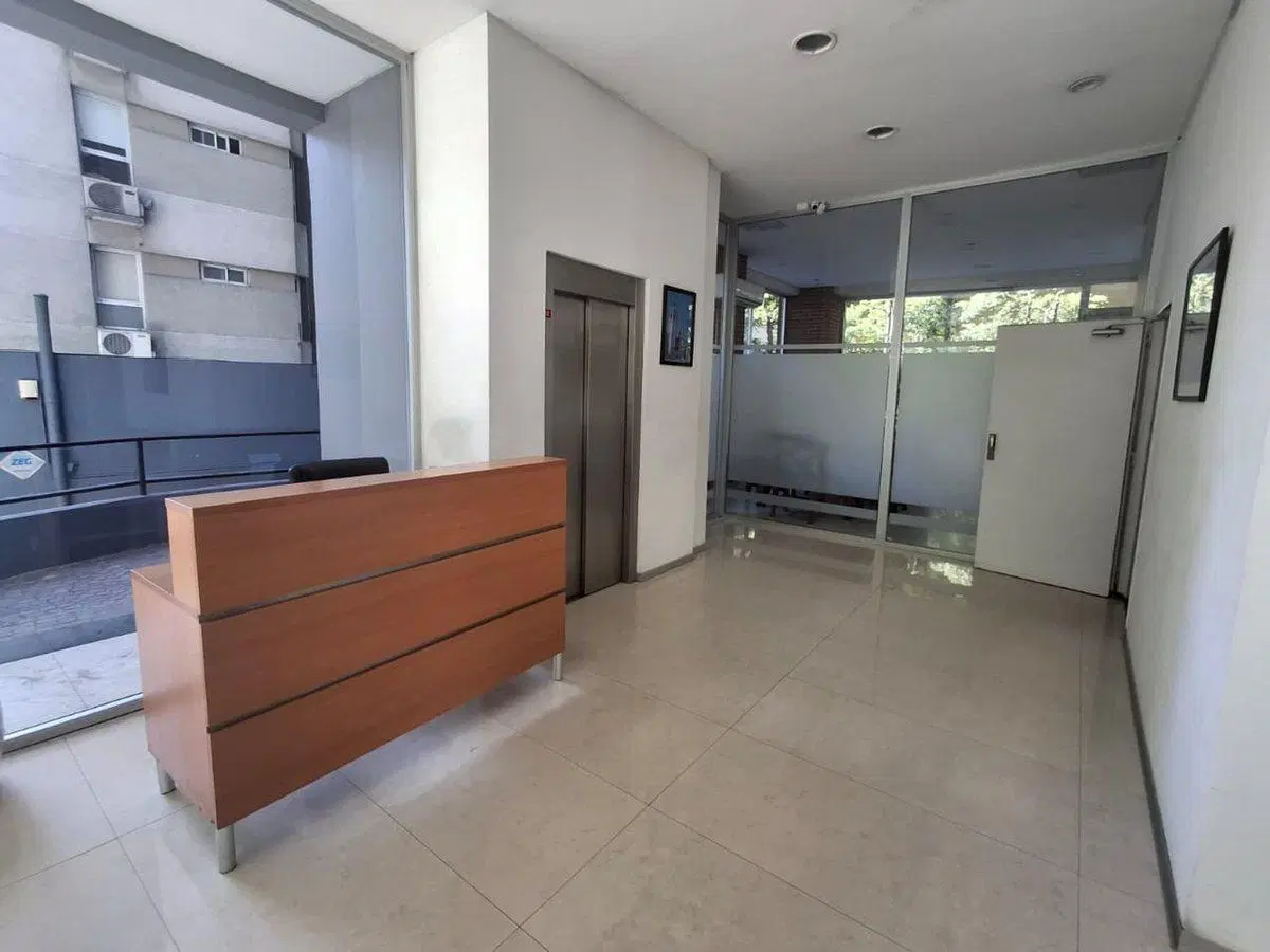 Alquiler amoblado depto (piso) 4 amb Olivos c/coch 2