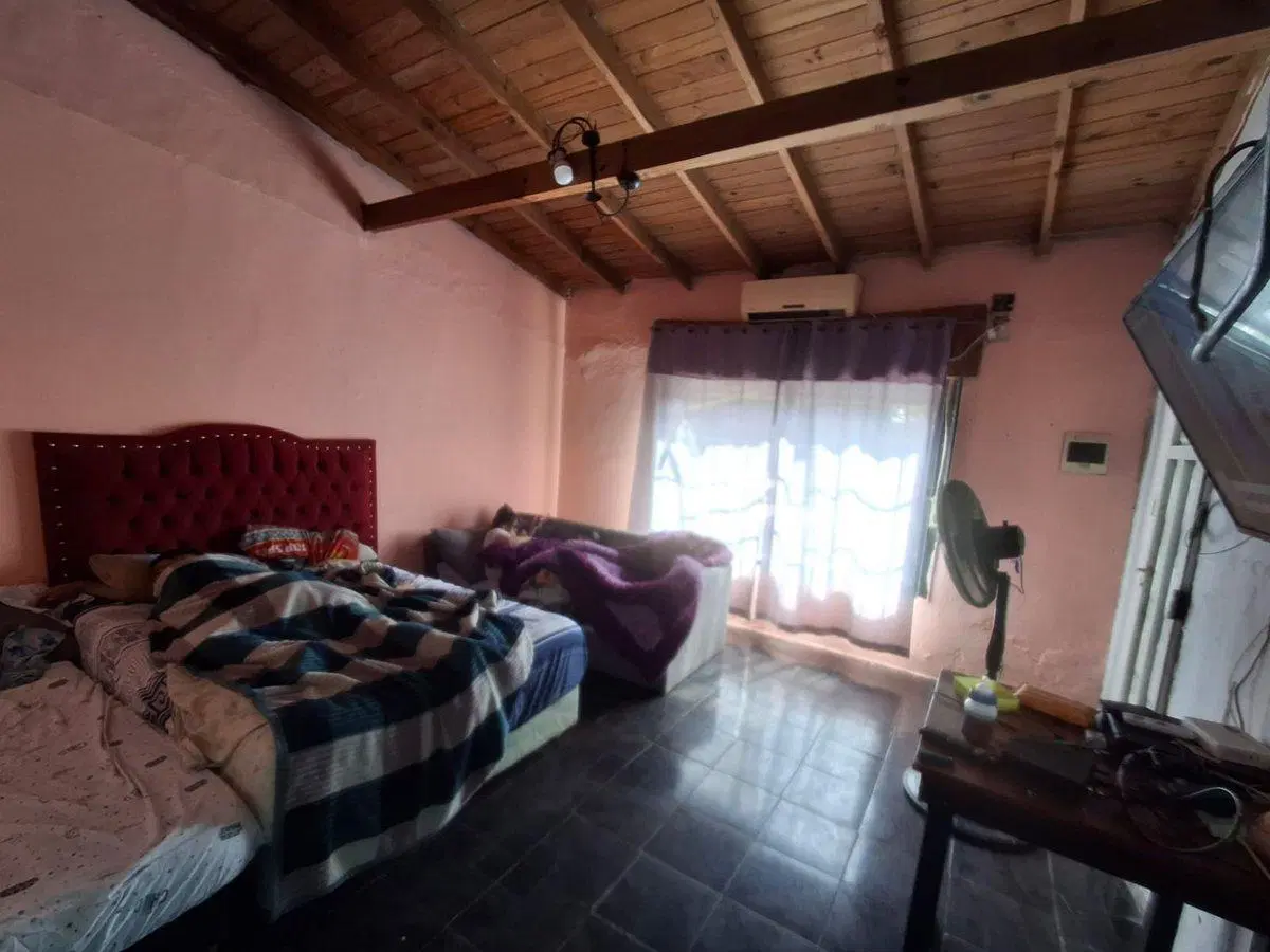 SE VENDE CASA 3 AMBIENTES CON PILETA 4