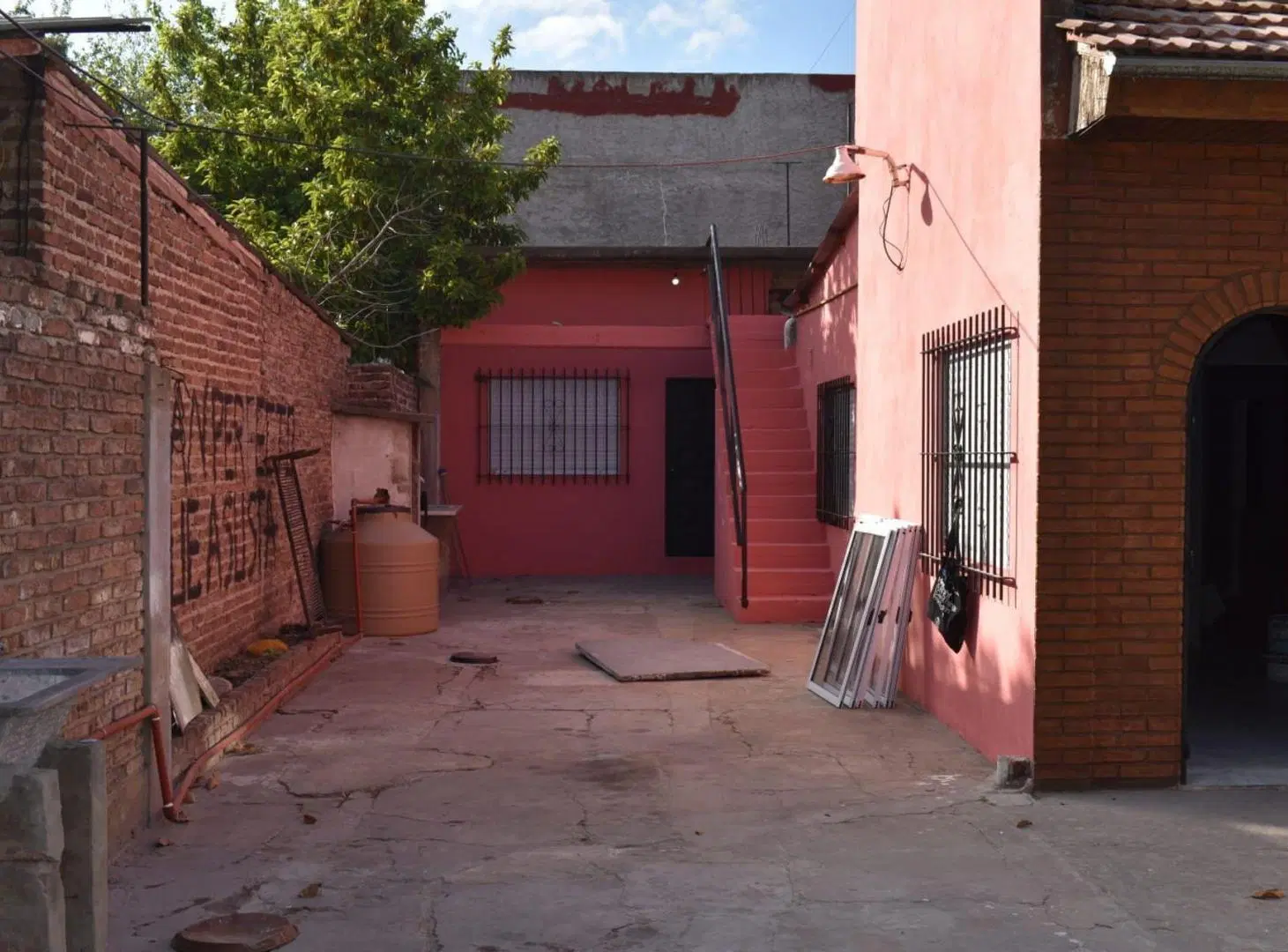 VENTA CASA MULTI-FAMILIAR RECICLADA EN MERLO 5