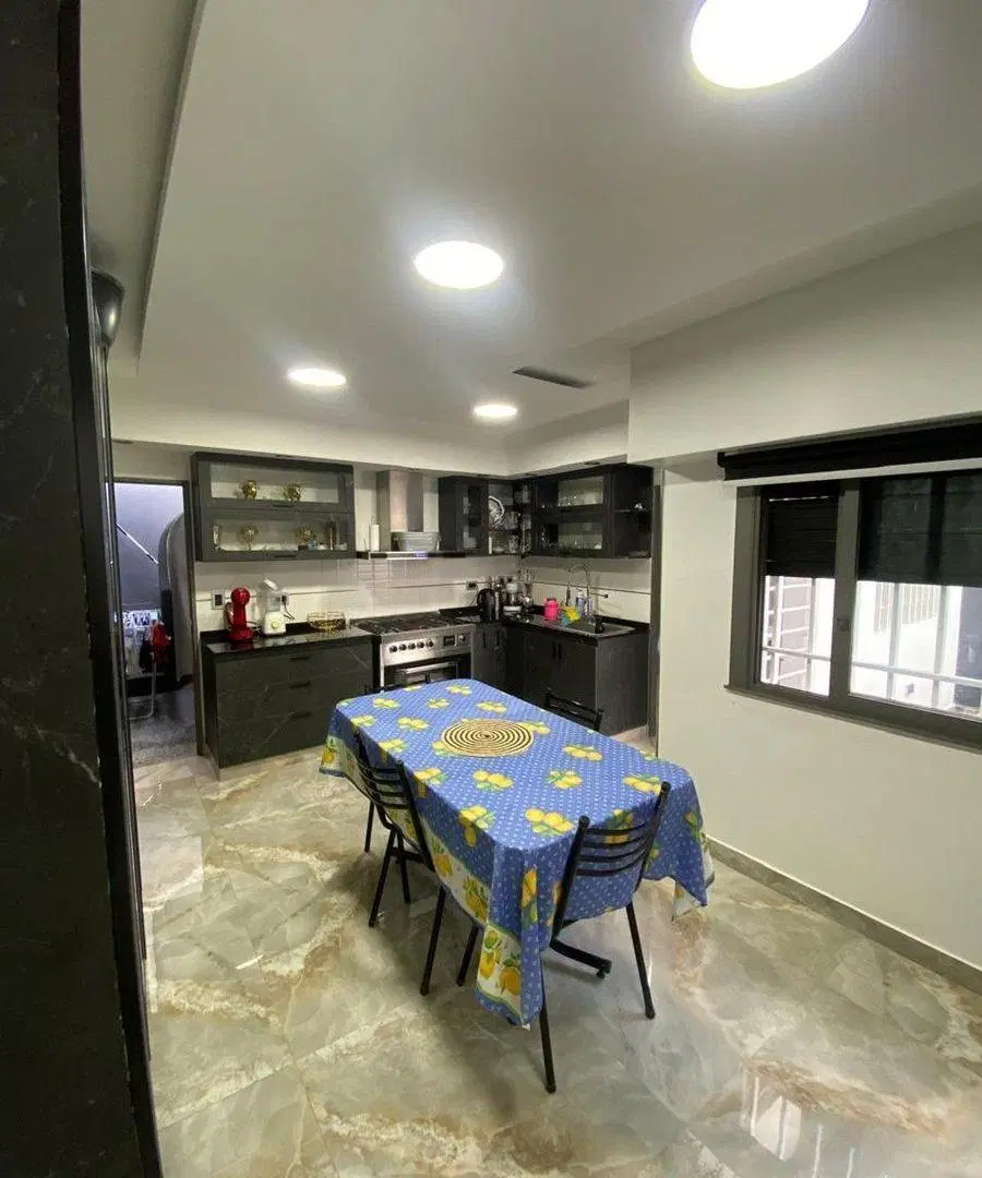 Venta casa de 6 ambientes en Devoto 5
