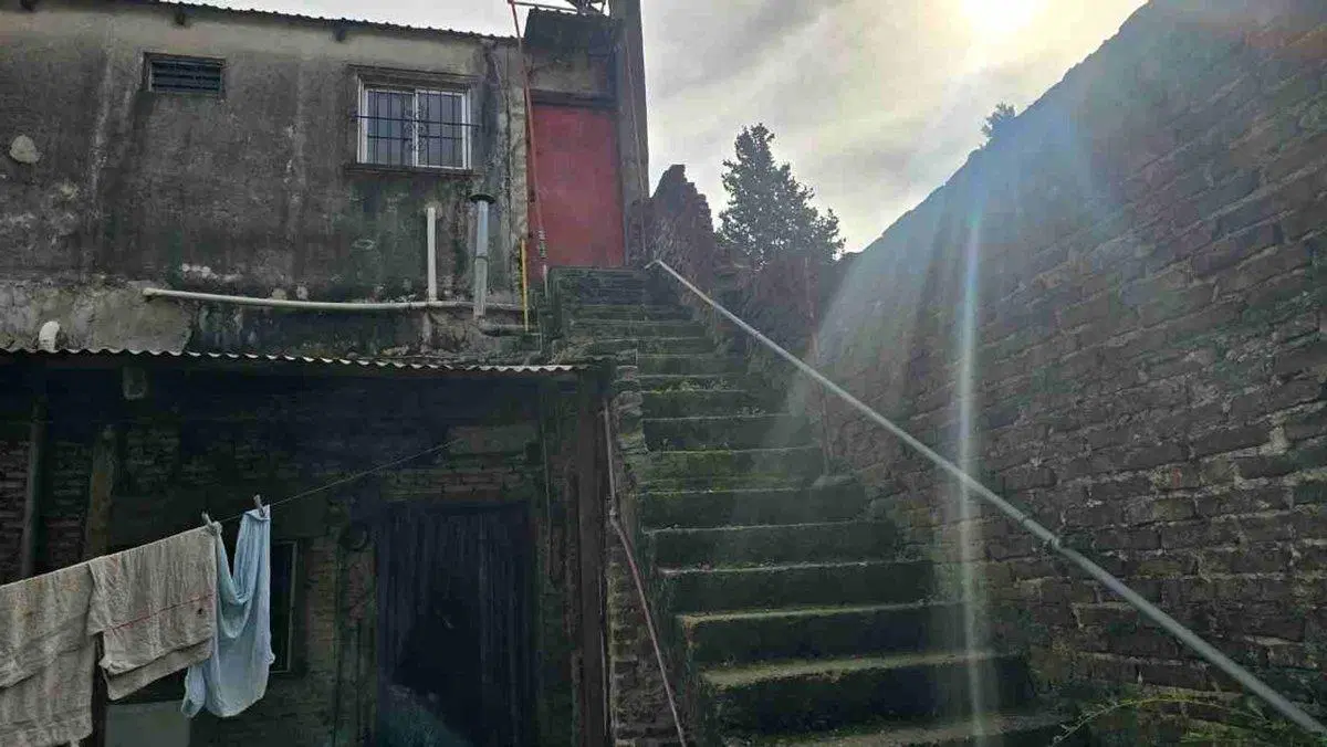 LOCAL Y CASA A REFACCIONAR SOBRE LOTE GRANDE 4