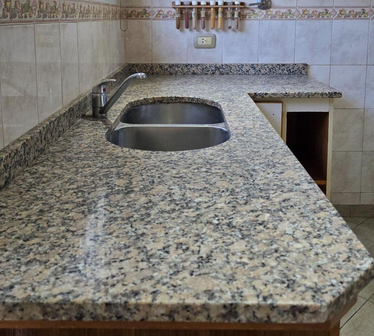 Foto de VENTA CASA 3 DORMITORIOS, PARQUE QUINCHO PARRILLA, imagen 5