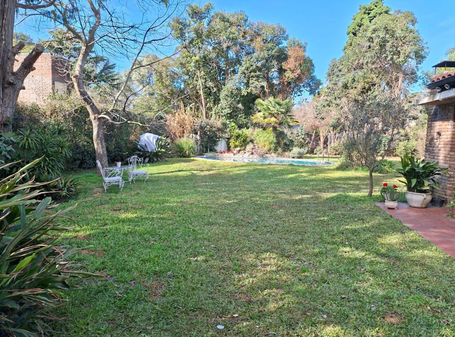 Foto de CASA LOS ÑANDUCES - LOTE AMPLIO - JARDÍN Y PILETA, imagen 5