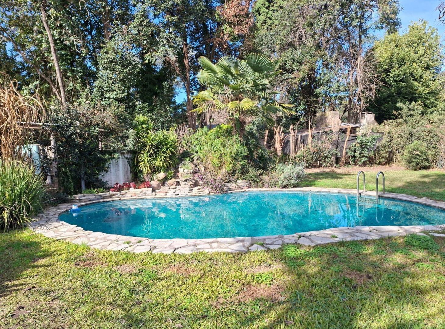 Foto de CASA LOS ÑANDUCES - LOTE AMPLIO - JARDÍN Y PILETA, imagen 3