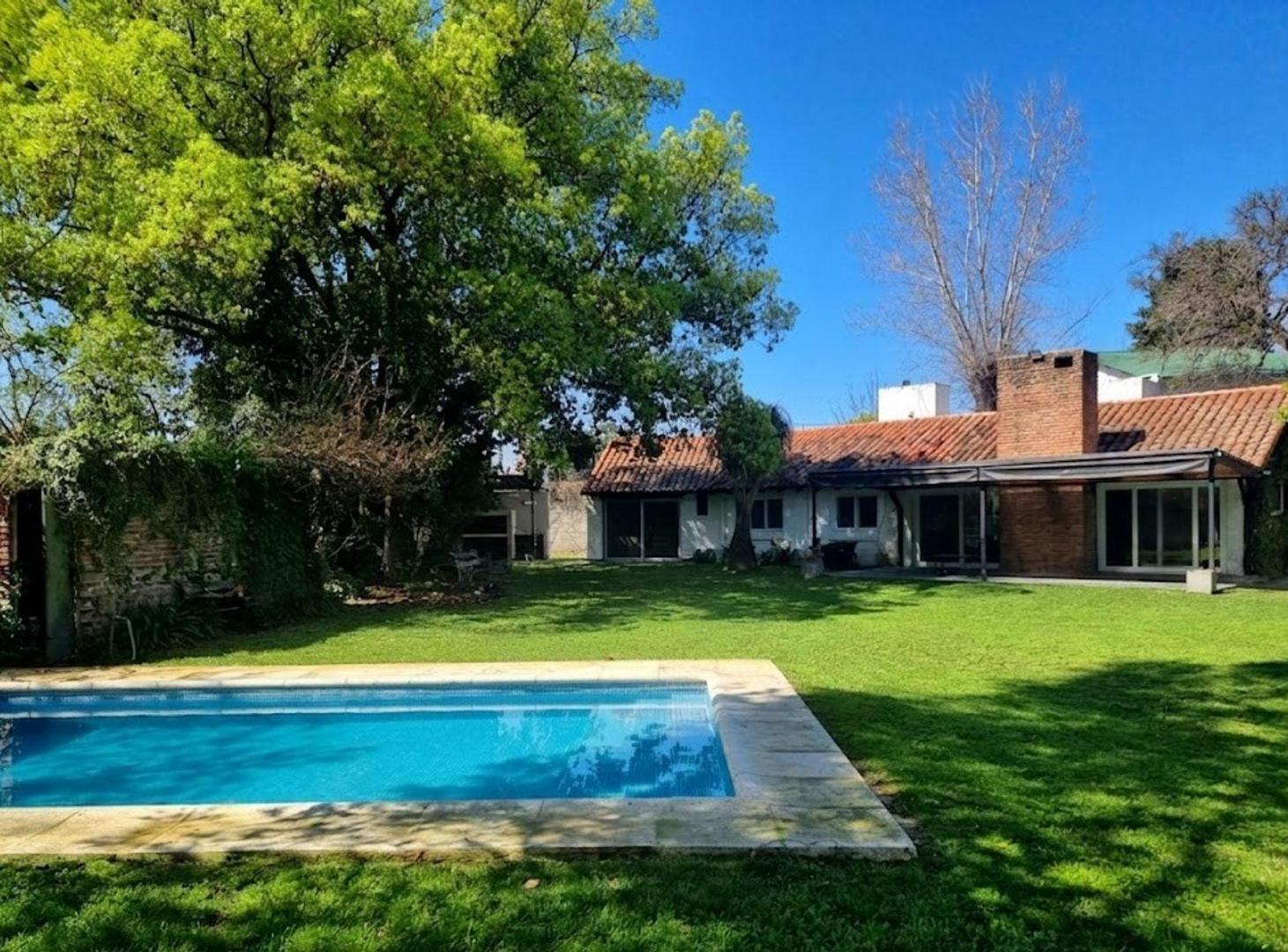 Foto de Venta Casa con terreno de 1.800m², Pablo Nogues., imagen 4