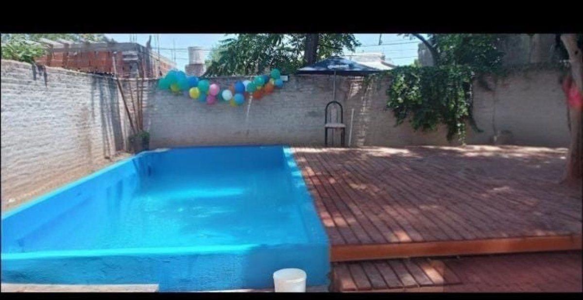 Foto de SE VENDE CASA 3 AMBIENTES CON PILETA, imagen 2