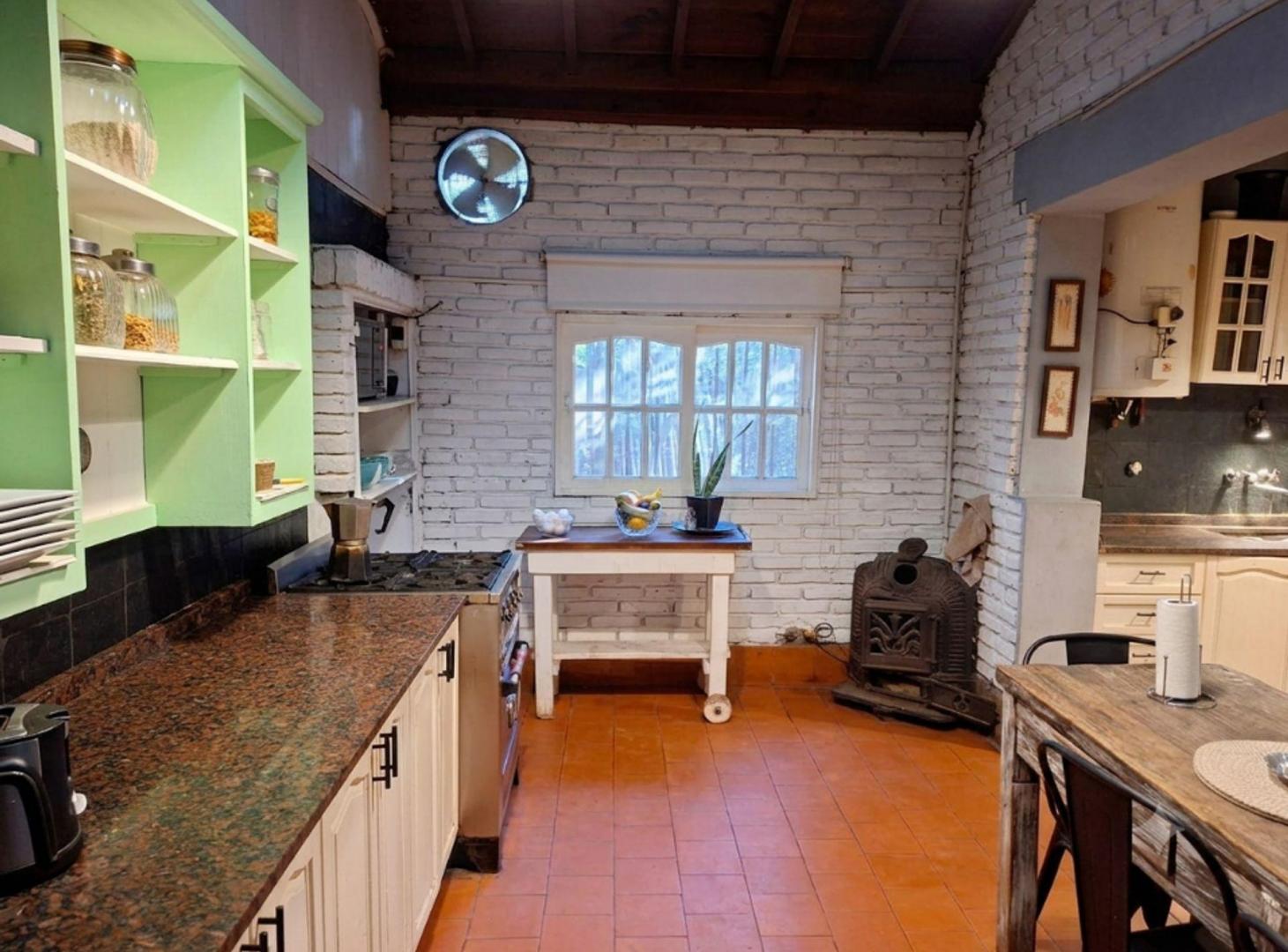Foto de CASA LOS ÑANDUCES - LOTE AMPLIO - JARDÍN Y PILETA, imagen 4