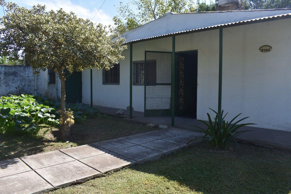 Foto de VENTA CASA CON 2 DORMITORIO Y PILETA EN MORENO, imagen 4