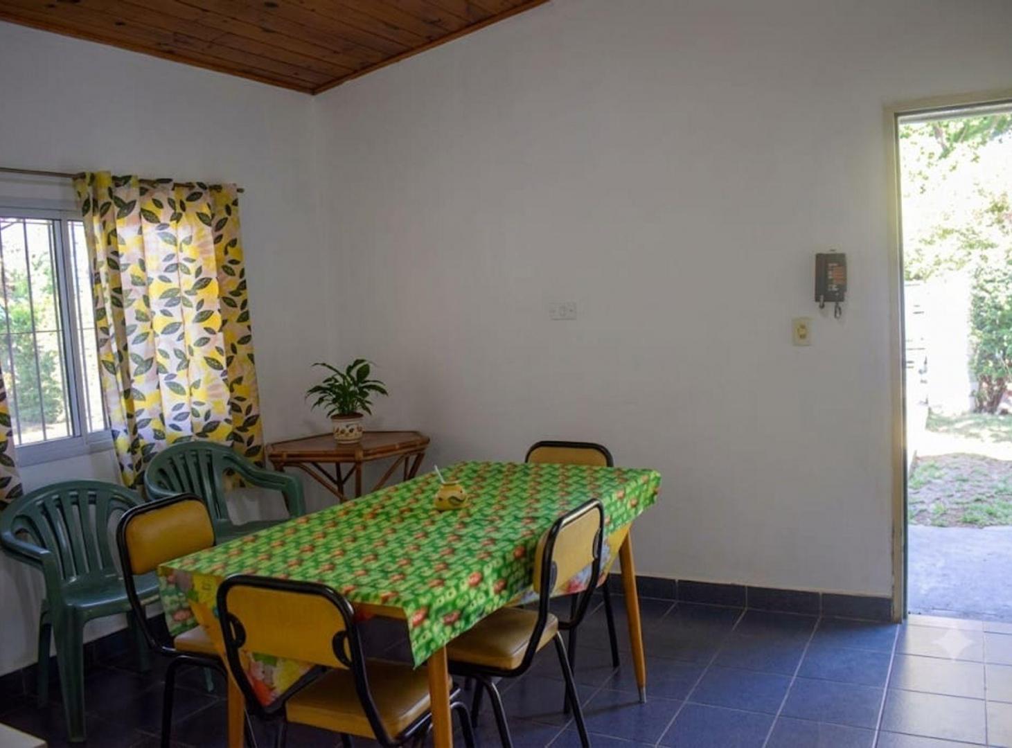 VENTA CASA CON 2 DORMITORIO Y PILETA  EN MORENO