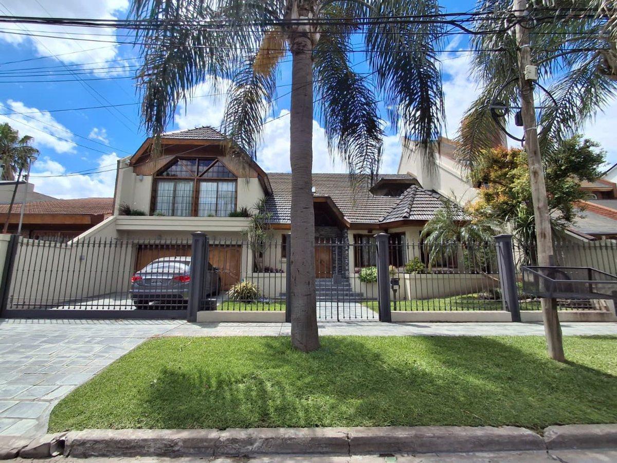 Foto de Chalet en Venta en Castelar 10 amb. Larralde 2500, imagen 4