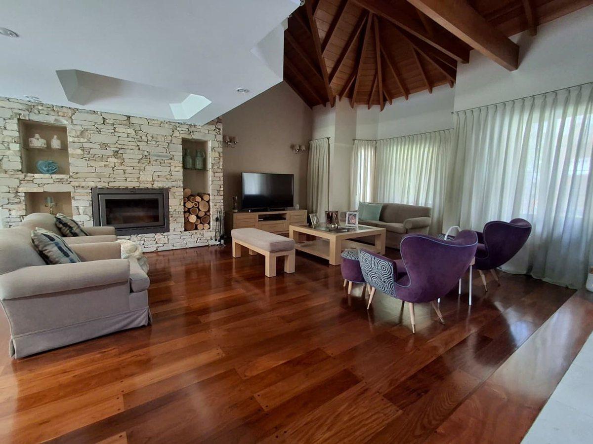 Foto de Chalet en Venta en Castelar 10 amb. Larralde 2500, imagen 2