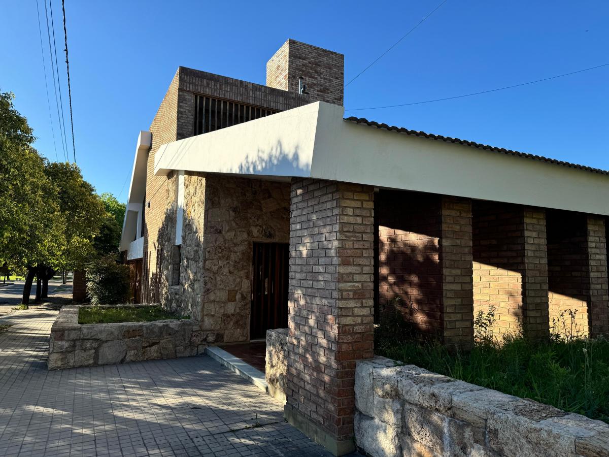 Oportunidad Gran Casa Moderna con Estilo Cerro de Las Rosas 1