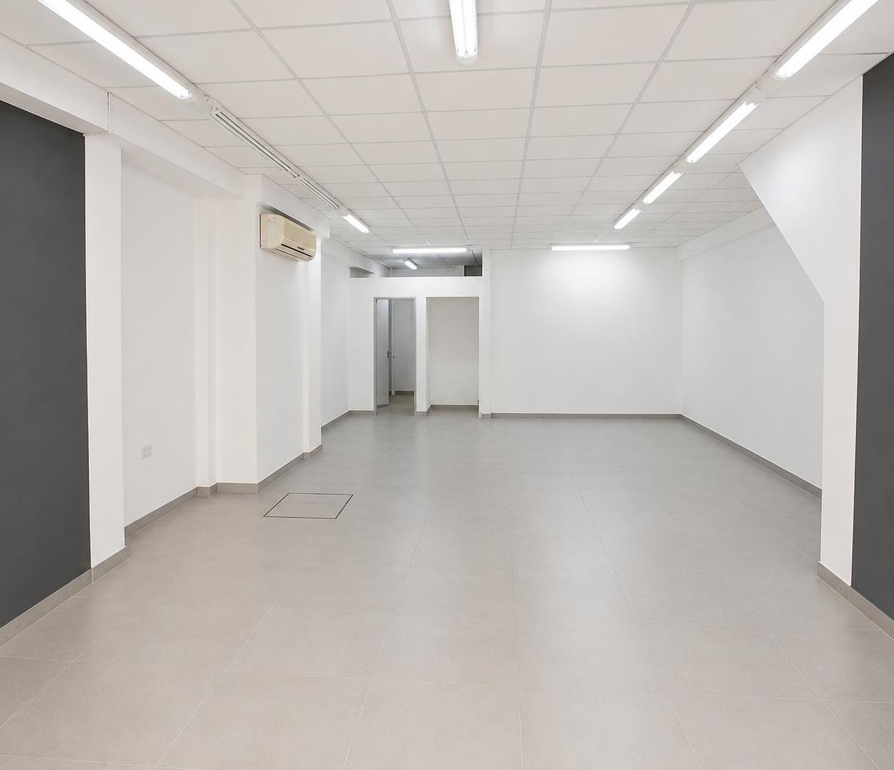 Foto de ALQUILER LOCAL COMERCIAL NOVENTA METROS EN CALLE BELGRANO, imagen 4