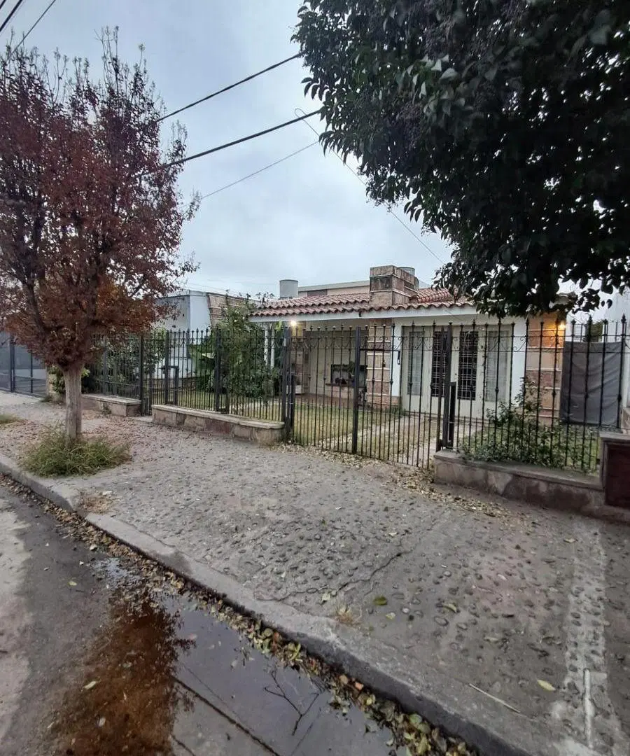 Casa de tres dormitorios apto crédito en barrio las flores 5