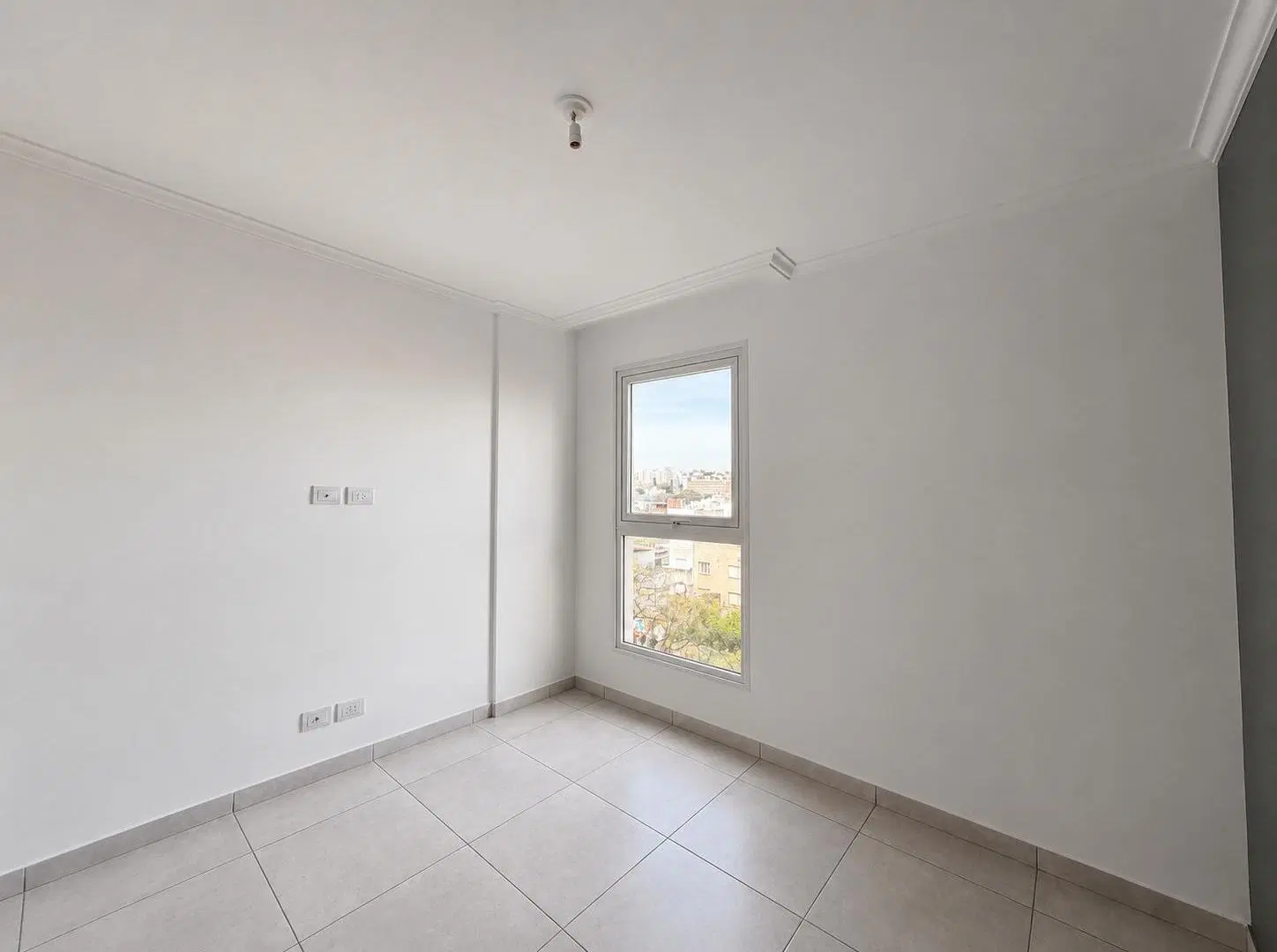 ALQUILER UN DORMITORIO CON AMENITIES Y BALCON 1