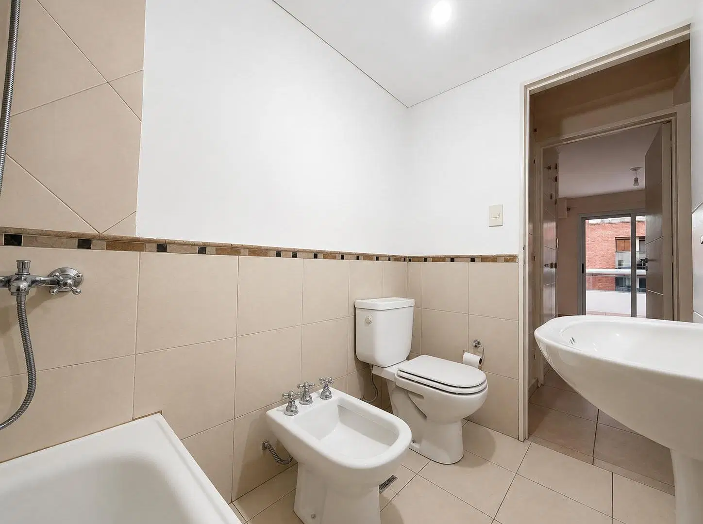 ALQUILER UN DORMITORIO COCINA SEPARADA BALCON 2