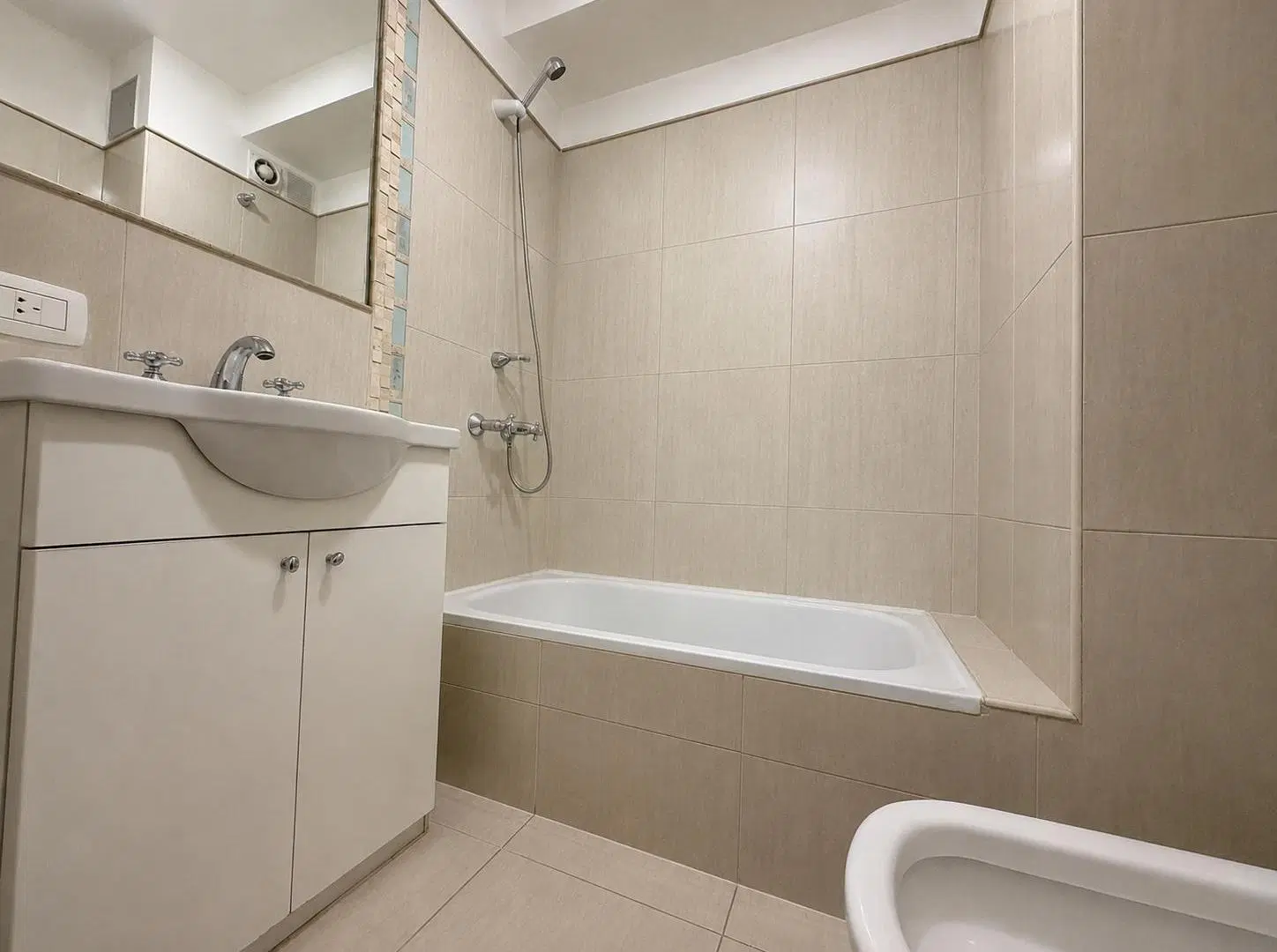 ALQUILER UN DORMITORIO CON BALCÓN NUEVA CBA 2