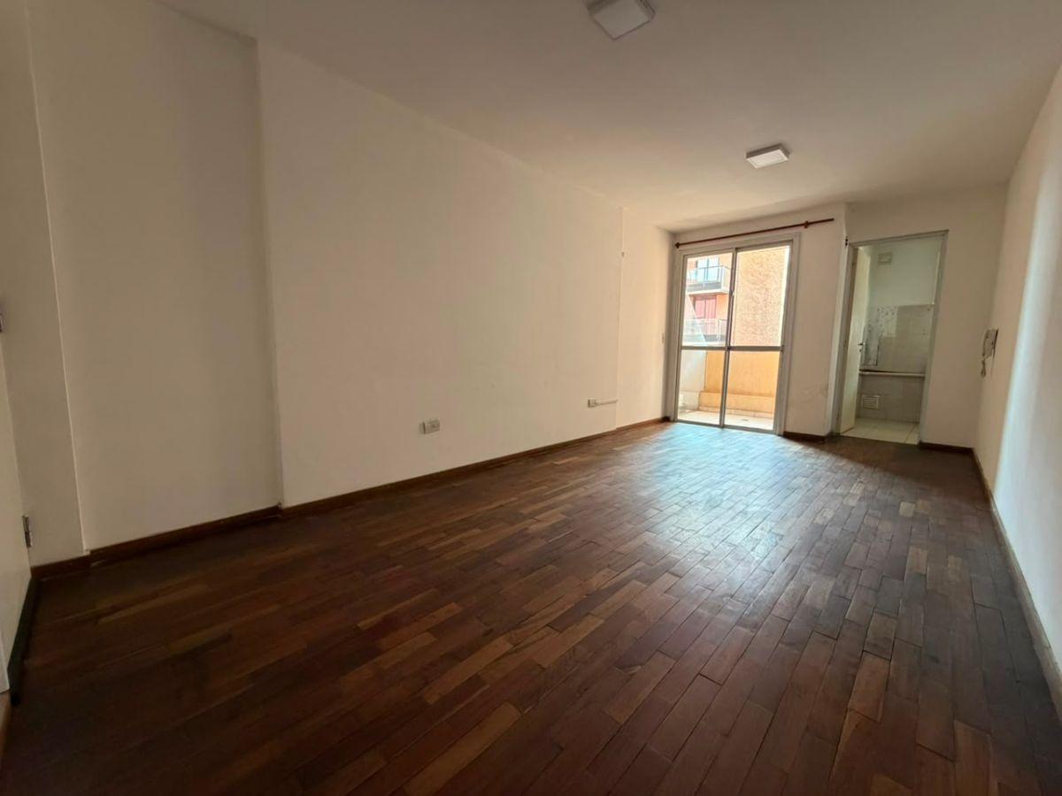 Foto de Vendo departamento 1 dormitorio con doble balcón - Centro - a metros de, imagen 1