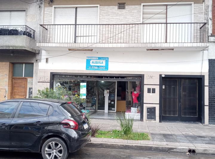 Dueño alquila Depto 3 amb amplio 3 piso x Esc ( Todo Balcón) al frente 1