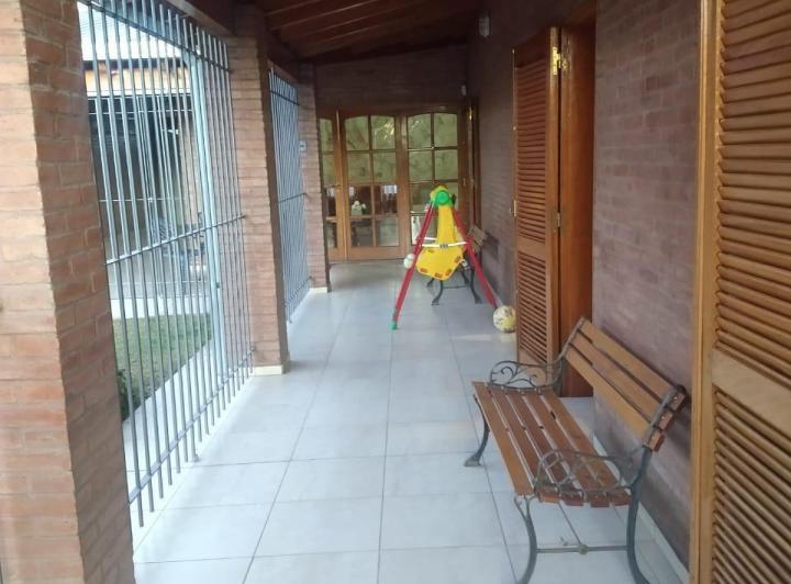 Venta Impresionante casa en Venta en San Rafael, a metros del Mall. Lote 1000m2 4