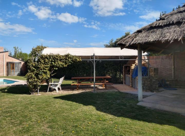 Venta Impresionante casa en Venta en San Rafael, a metros del Mall. Lote 1000m2 2