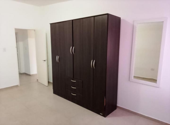 EN VENTA!  2 casas y 1 Local. Excepcional propiedad a pasos de Av. Moreno. 4