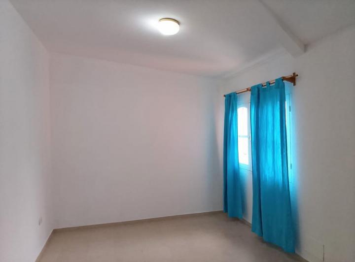 EN VENTA!  2 casas y 1 Local. Excepcional propiedad a pasos de Av. Moreno. 5