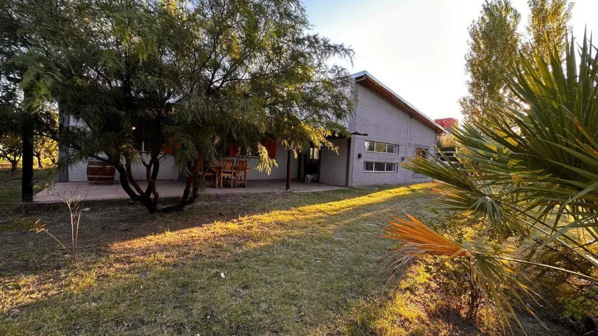 Casa en Venta c/ cochera 2000m2 de parque en Las Paredes, en San Rafael, Mza 2