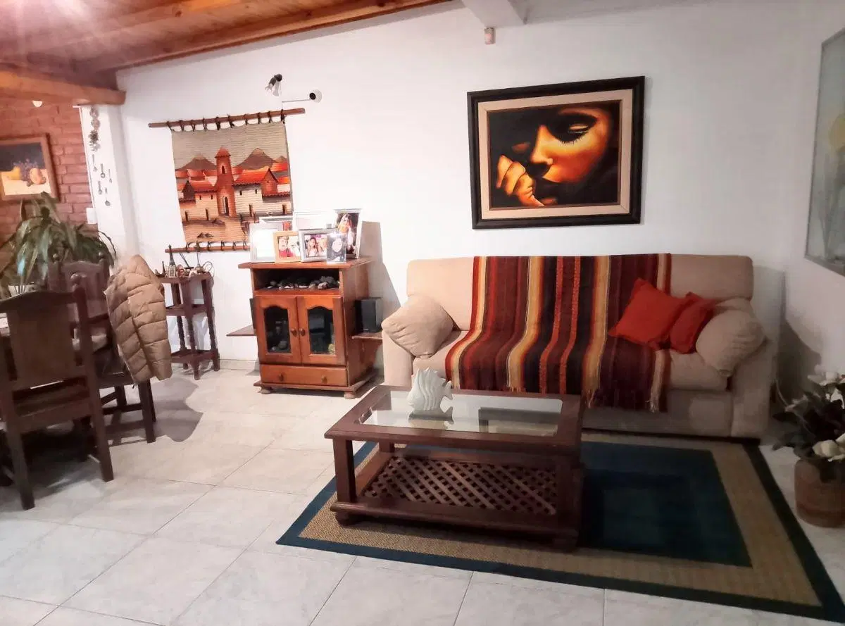 Casa en venta + Departamento , doble cochera y piscina en San Rafael 2