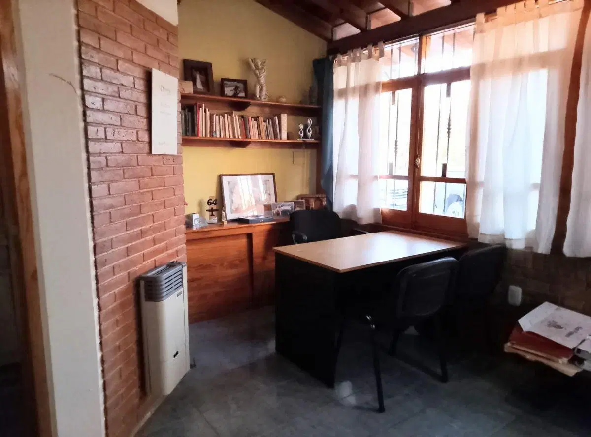 Casa en venta + Departamento , doble cochera y piscina en San Rafael 3