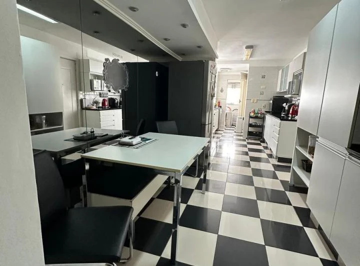 Alquiler Apartamento Av Brasil y Rambla de Pocitos con 5 dormitorios 2 garajes. 1