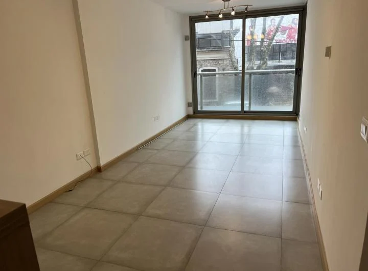 Venta de apartamento 1 dormitorio en el Centro de Pocitos a pasos de la Rambla, frente a Trouville 2
