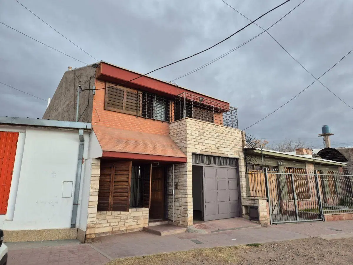 ALQUILO CASA EN GUAYMALLÉN SOBRE CALLE MITRE - INMEDIACIONES ESPACIO LE PARC 2