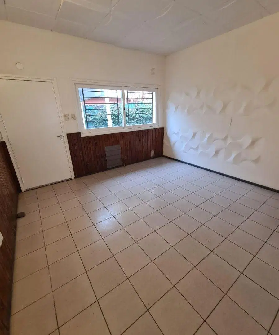 ALQUILO HERMOSA CASA EN SEXTA SECCIÓN 1