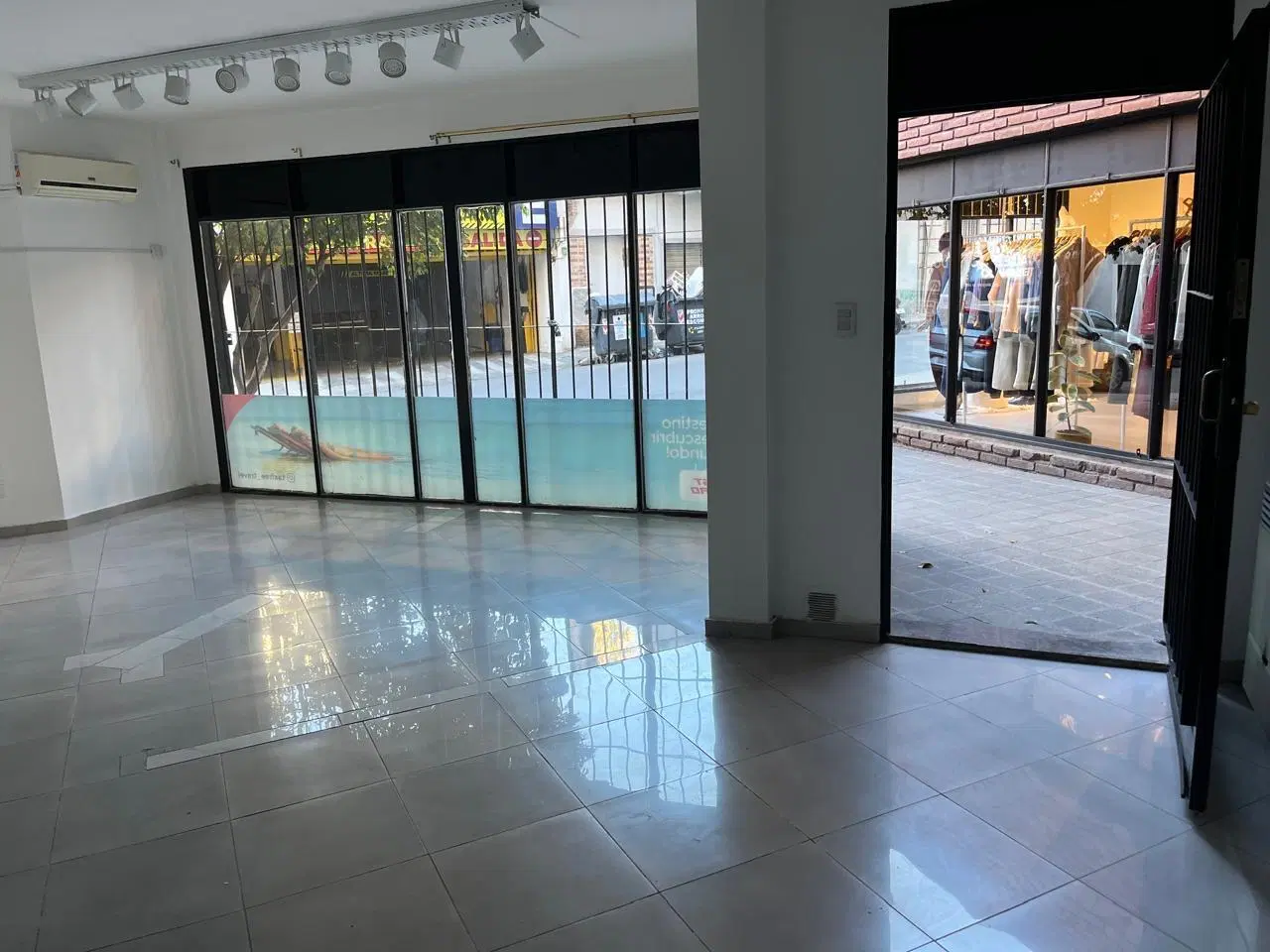 Local en Alquiler - Simón Bolívar 3