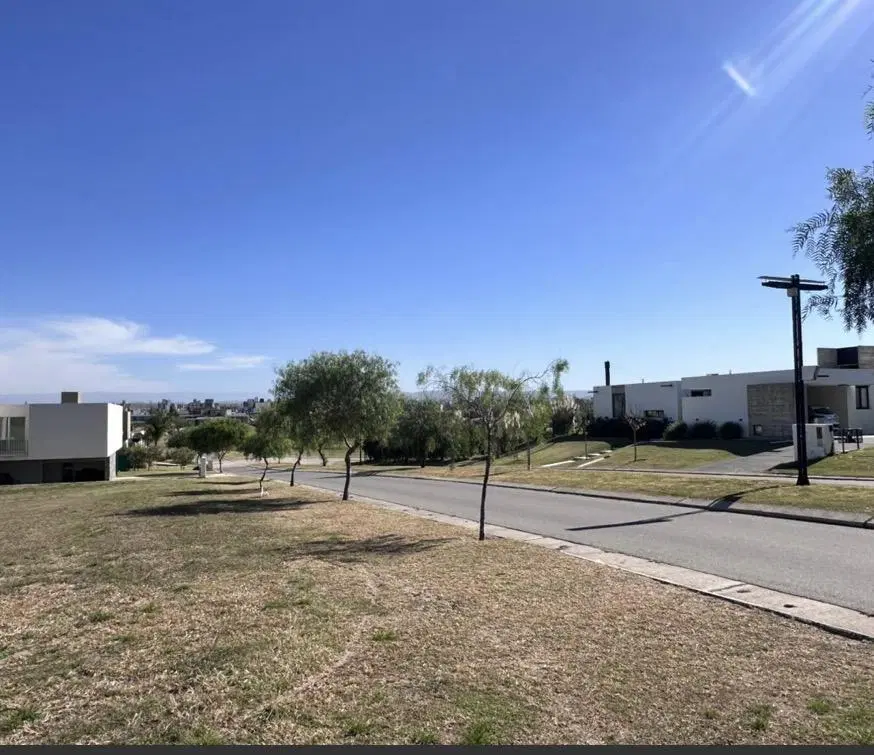 Terreno de 1500 m² en Venta 2