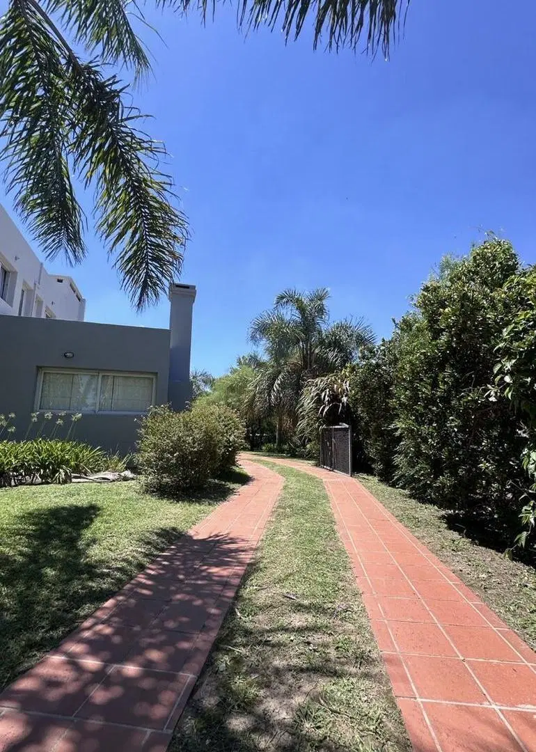 Casa 3 Dormitorios Apta Crédito en Venta 2